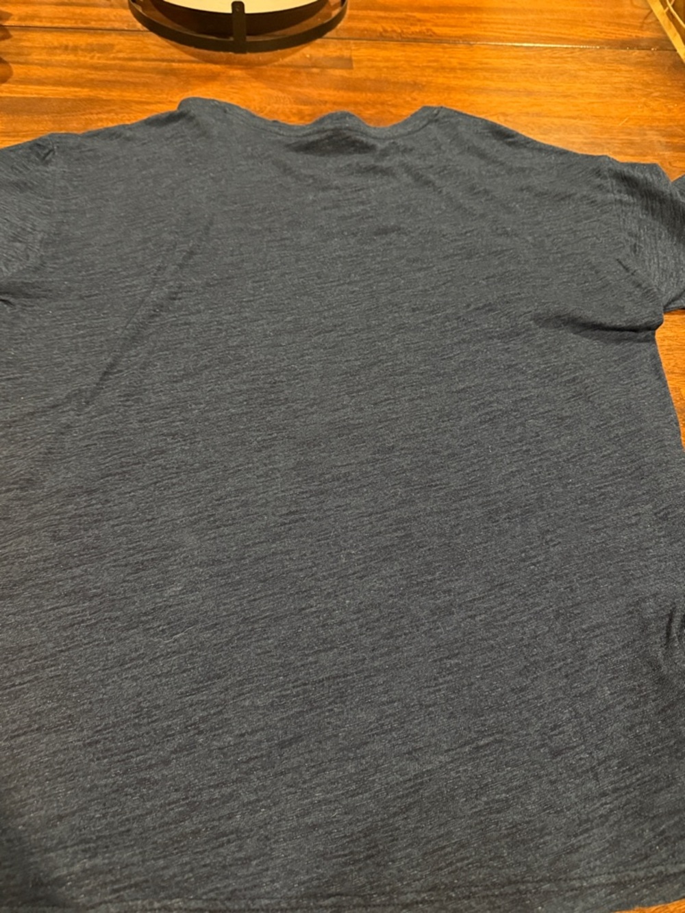 Ariat Navy T‑Shirt with Gold Horseshoe Graphic - Picture 3 of 3